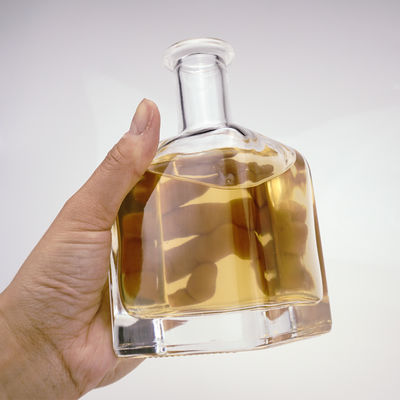 Set di bottiglie di whisky in vetro quadrato personalizzato 5CL 500ML 750ML Vial ghiacciato Base materiale vetro