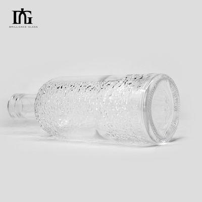 Forma unica 500ml 700ml Bottiglia di vetro di rum chiaro di succo di whisky con sigillo a corteccia