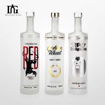 Bottiglia di vino rosso in vetro trasparente da 500 ml a 750 ml con materiale di vetro riciclabile