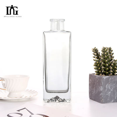 Materiale Collare di vetro 700ml 750ml Coniglio chiaro Rum Whiskey Gin Vodka Bottiglia con sughero