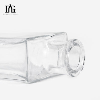 Materiale Collare di vetro 700ml 750ml Coniglio chiaro Rum Whiskey Gin Vodka Bottiglia con sughero