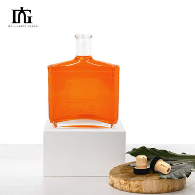 Bottiglia di Gin Whisky Spirit Vodka Brandy con chiusura a sughero e capacità 750 ml