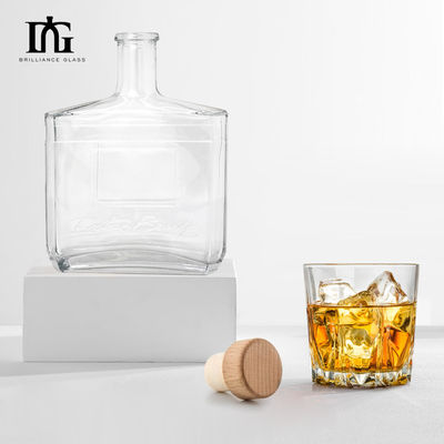 Bottiglia di Gin Whisky Spirit Vodka Brandy con chiusura a sughero e capacità 750 ml