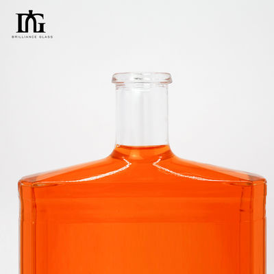 Bottiglia di Gin Whisky Spirit Vodka Brandy con chiusura a sughero e capacità 750 ml