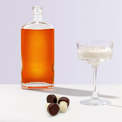 500 ml 700 ml Succo personalizzato Bevande Liquor Spiriti Bottiglia di vetro con tappo a chiusura e viti