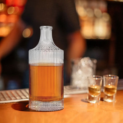 Chiara bottiglia di rum, gin e vodka a cristallo Top Sale 360ml 500ml 700ml Custom for Liquor Glass Bottle