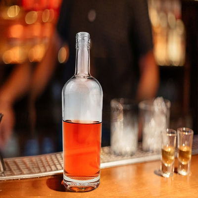 500 ml 700 ml 750 ml Super Flint Glass Bottle Whiskey Vodka Gin Bottle con tappo a vite di sughero Tipo