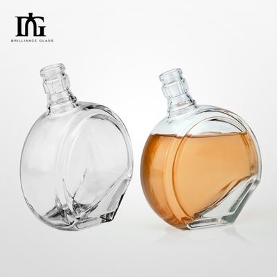 Speciale bottiglia di vetro trasparente da 50 cl con incisione per vodka whisky gin rum accettabile OEM/ODM