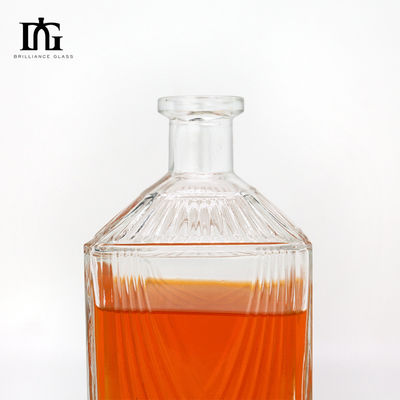 Bottiglia di vetro con tappo a vite a sughero per imballaggi personalizzati di liquori da 1000 ml a 750 ml a 700 ml