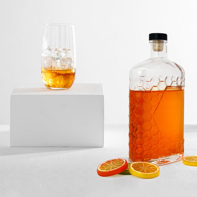 Bottiglia quadrata di vetro Super Flint con fondo sollevato su misura per whisky spiritoso vodka gin tequila