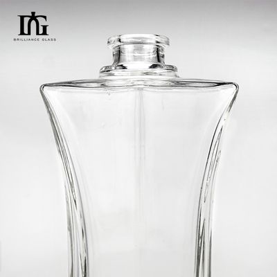 Bottiglia di bevande in vetro con tappo a vite in sughero d'oro Vodka trasparente Bottiglia di vetro Birra