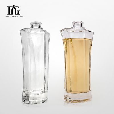 Bottiglia di bevande in vetro con tappo a vite in sughero d'oro Vodka trasparente Bottiglia di vetro Birra