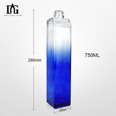 Materiale del corpo Bottiglia di vetro per liquori 700 ml Acqua Rectangolare Vuota Whisky Vodka