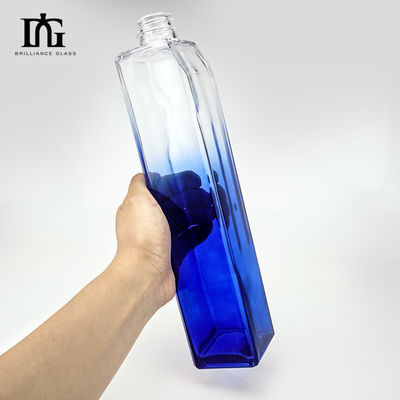 Materiale del corpo Bottiglia di vetro per liquori 700 ml Acqua Rectangolare Vuota Whisky Vodka