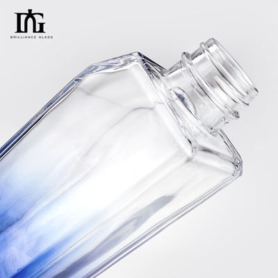 Materiale del corpo Bottiglia di vetro per liquori 700 ml Acqua Rectangolare Vuota Whisky Vodka