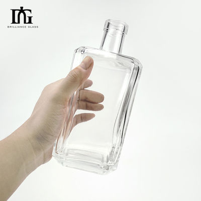 Corpo Materiale vetro trasparente 700ml vetro quadrato bottiglia di liquore vodka whisky bottiglia di gin con sughero
