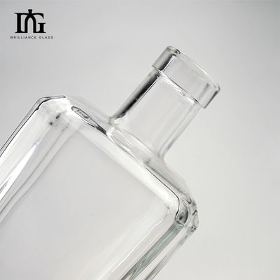 Corpo Materiale vetro trasparente 700ml vetro quadrato bottiglia di liquore vodka whisky bottiglia di gin con sughero