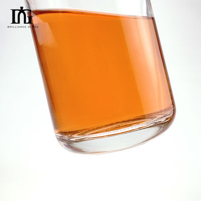 Bottiglia di vetro da 500 ml per succo, brandy, vodka e liquori con disegno inciso