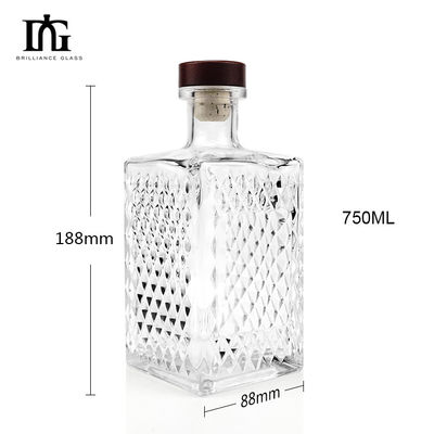 Set regalo di whisky da 500 ml e set di bicchieri incisi per un'esclusiva esperienza di bere