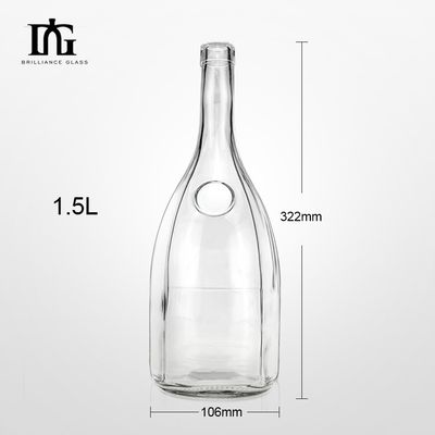 Disegno su misura Cappuccio di sughero inciso 500 ml Bottiglia di vodka di vetro per OEM/ODM Acceptabile vendita