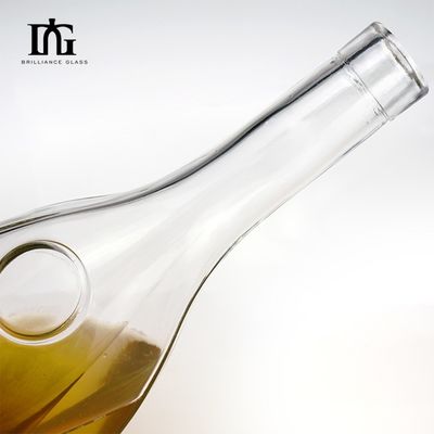Disegno su misura Cappuccio di sughero inciso 500 ml Bottiglia di vodka di vetro per OEM/ODM Acceptabile vendita