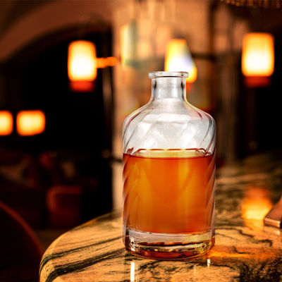 Collare di vetro inciso Bottiglia di vodka da 500 ml con fondo spessa e design personalizzato