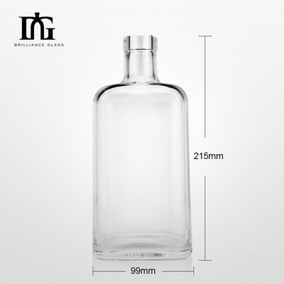 Logo personalizzato Bottiglia in vetro quadrata da 700 ml Ideale per whisky Brandy Gin Vodka e altro