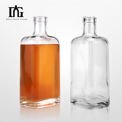 Logo personalizzato Bottiglia in vetro quadrata da 700 ml Ideale per whisky Brandy Gin Vodka e altro
