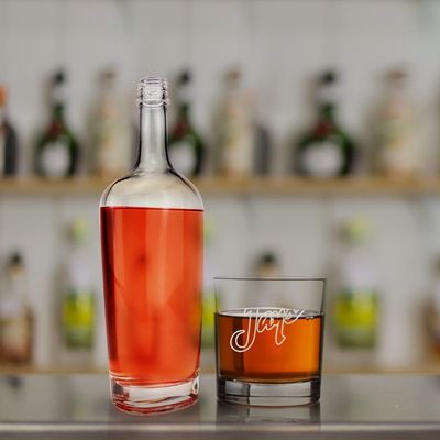 250 ml/500 ml/700 ml/750 ml bottiglie di vetro personalizzate di vodka whisky gin con tappo a vite