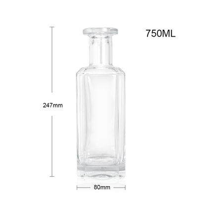 Personalizza la tua identita'con la nostra bottiglia di 500 ml di 700 ml di brandy, succo di vino e liquori.