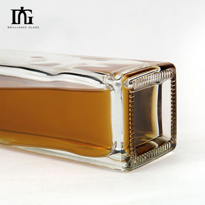 Materiale di base Bottiglia di vetro con tappo a sughero e vite 700 ml Bottiglia di whisky vuota chiara