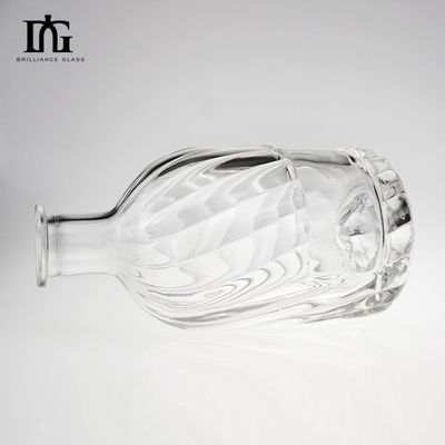 250 ml/500 ml/700 ml/750 ml Capacità Gravatura Superficie Manipolazione Bottiglia di vetro per whisky Vodka