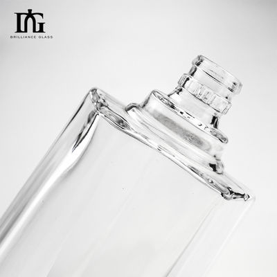 250 ml/500 ml/700 ml/750 ml Bottiglia quadrata di whisky liquor con sughero Spessore di vetro pesante Fondo