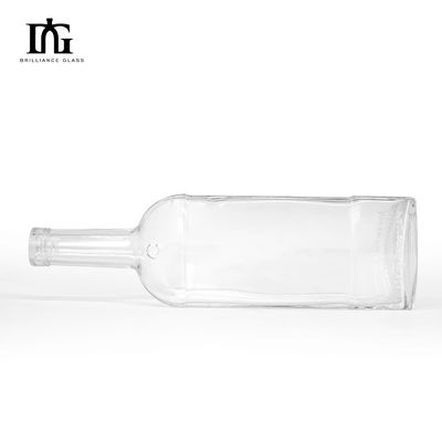 500 ml Collare di vetro Vodka Brandy Whiskey Bottiglia di vino piatta per la manipolazione della superficie di incisione