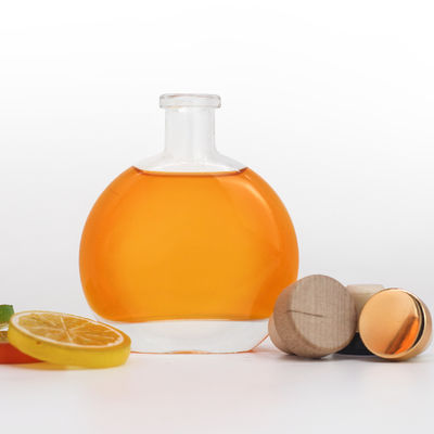 Bottiglia di vetro di 500 ml incisa per liquori di gin e brandy in forma unica