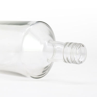 Bottiglia di vetro trasparente trasparente per bevande alcoliche Tipo di sigillamento CORK OEM/ODM Accettabile 700ml
