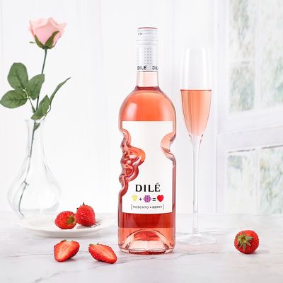 Campione di acqua minerale fornito 500 ml bottiglia di liquore di vetro con forma unica e tappo di sughero