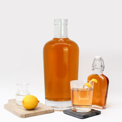 Bottiglia miniatura trasparente riutilizzabile da 500 ml a 750 ml con corpo in vetro