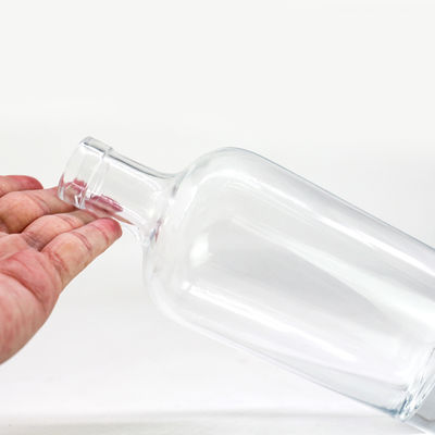 Bottiglia miniatura trasparente riutilizzabile da 500 ml a 750 ml con corpo in vetro