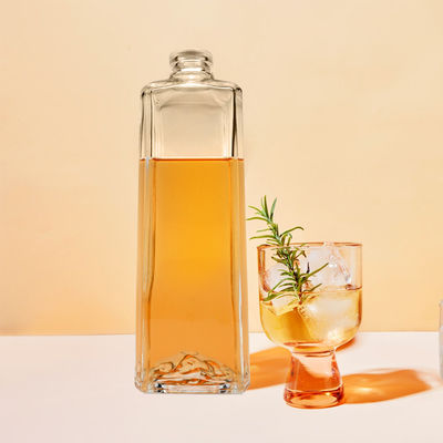 Bottiglie di vetro rotonde da 500 ml per tequila, whisky, gin, rum, brandy e vodka con superficie incisa